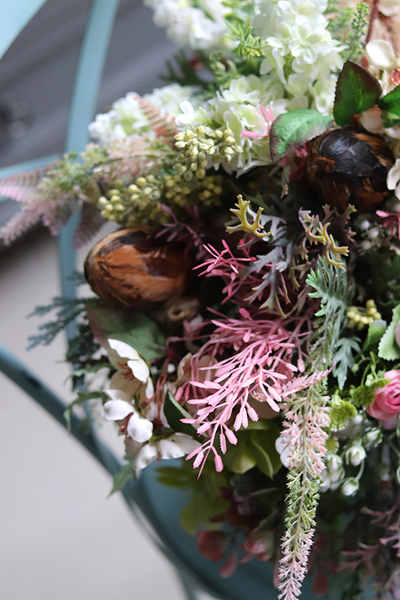 bogata kompozycja wielkanocna ze złotą kurą, Zorza, wys.43cm 