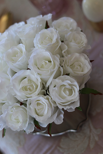 Montreal, wyjątkowa kompozycja róż w srebrnym naczyniu, wys.20cm