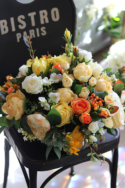 Irmina, bogata wiosenna kompozycja w srebrnej misie, wym.30x50cm