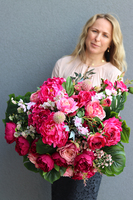 Renalla, kwiatowa kompozycja nagrobna w misie, wym.60x70cm