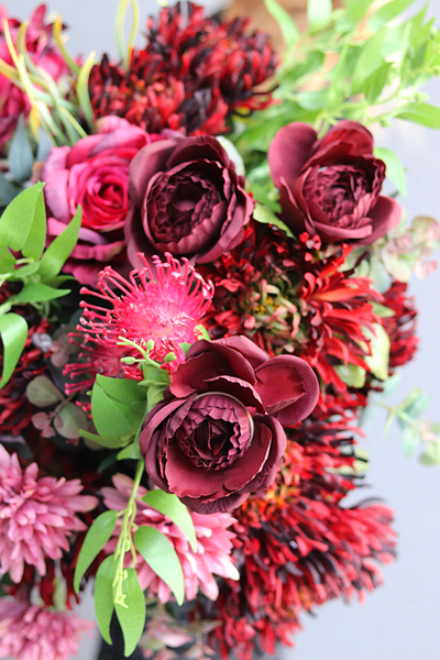 Astry Bordo, kompozycja kwiatowa nagrobna, wym.50x55x40cm