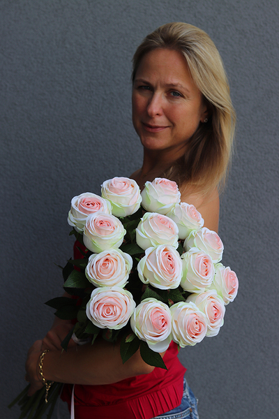 Benata, bukiet 15-stu pastelowych róż, dł. 60cm