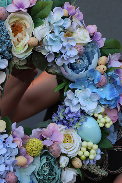 Błękitna Poświata, wianek na drzwi z kolorowymi wstążkami, śr.40cm