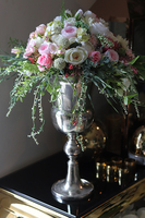 kompozycja kwiatowa Manfredo w Pucharze, wys.64cm