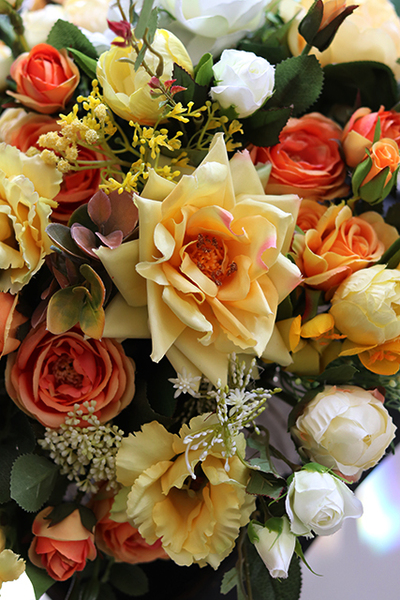 Irmina, bogata wiosenna kompozycja w srebrnej misie, wym.30x50cm