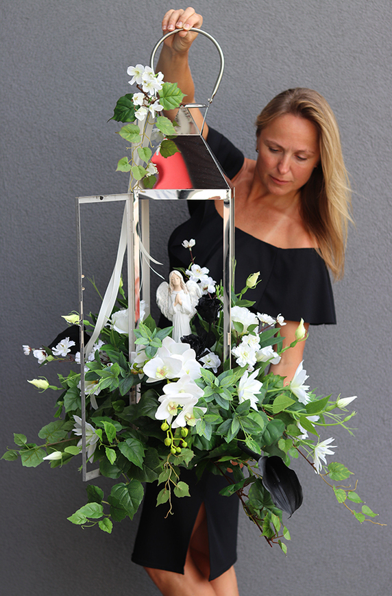 Latarnia z Aniołem Silver, kompozycja nagrobna ze srebrnym lampionem, wys.85cm     