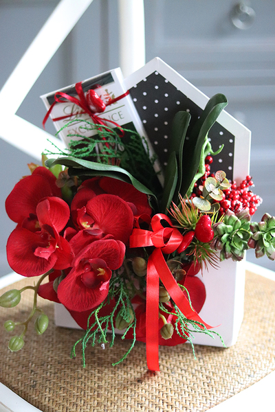 elegancka koperta flowerbox z czekoladą, Walentyna, wym.30x28cm 