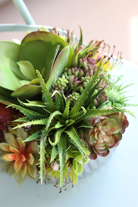 Silver Teman, wysokiej jakości sukulenty w lustrzanym naczyniu, wys.24cm