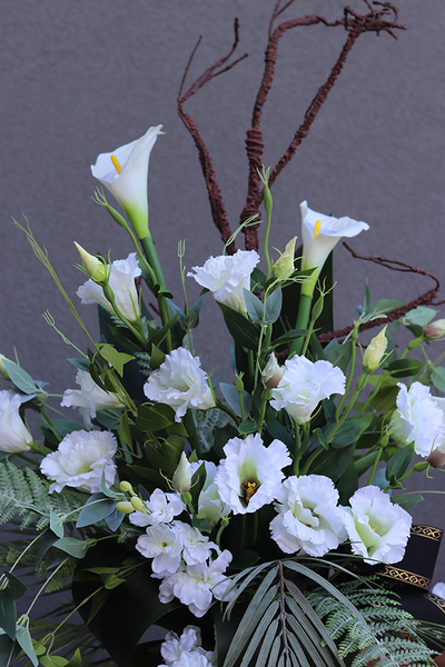 Nerusa Karlitto, bogaty bukiet nagrobny z kallą i eustomą, dł.80cm