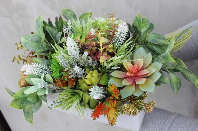 nowoczesna dekoracja w białej ceramicznej donicy Sukulenty, wys.20cm