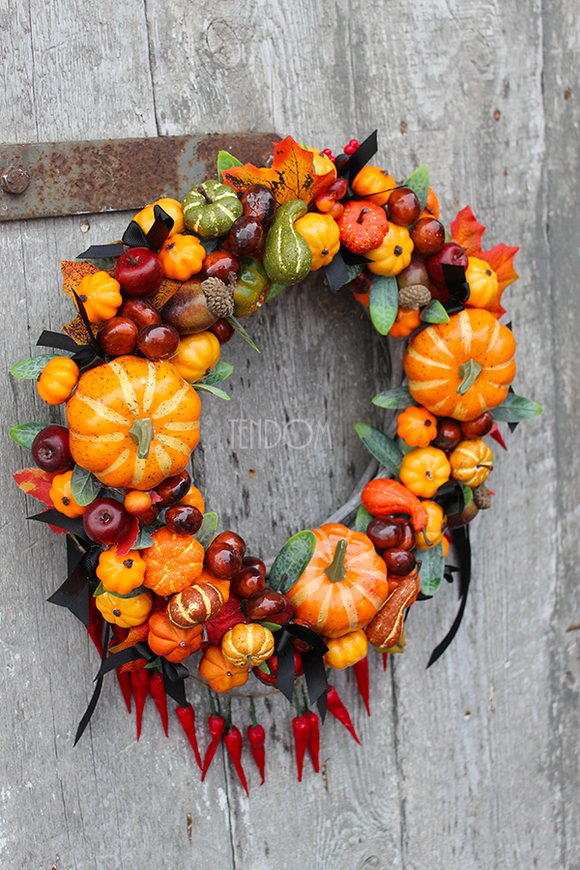 efektowny wianek Jesienne Dynie z Chilli, śr.33cm 