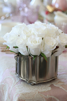 Montreal, wyjątkowa kompozycja róż w srebrnym naczyniu, wys.20cm