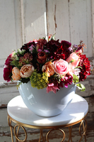 Kamilla Bordo, bogata kompozycja kwiatowa, wys.40cm 