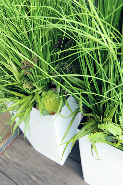 kompozycja Trawy Anna w białej donicy,  wys.160cm 