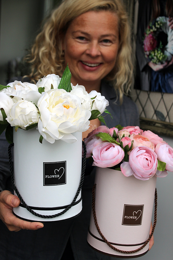 kompozycja kwiatowa / bukiet flowerbox Biała Peonia wys.27cm