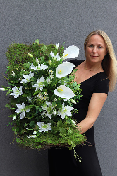 nagrobna kompozycja z kallami, Kallito Greena, wys.60cm 