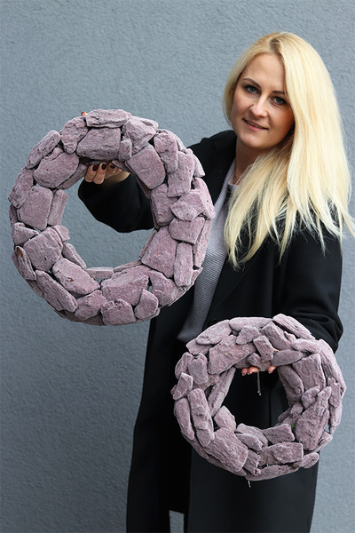 dekoracyjny wianek z ciemnego mchu, Velvetovy, fiolet, śr40cm