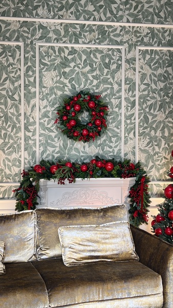 Apart Christmas Exclusive New, świąteczny wianek z bombkam