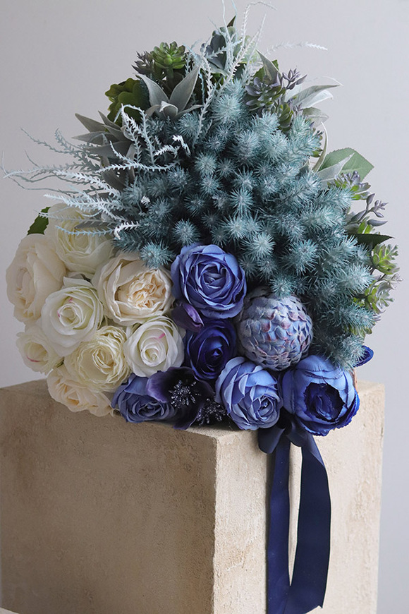 Blue Heart, kompozycja nagrobna w kształcie serca