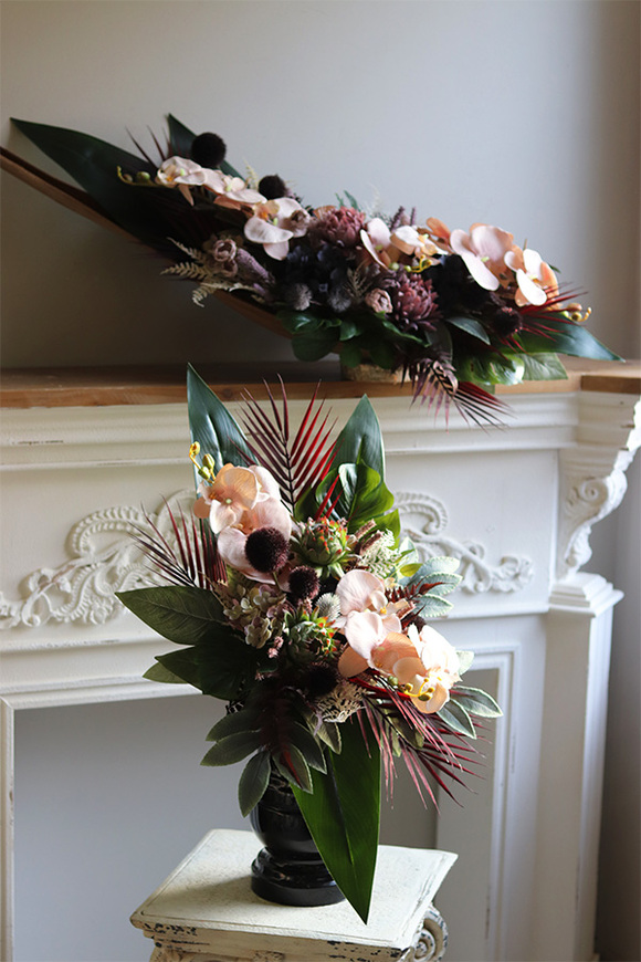 Mortario Orchids, kompozycja nagrobna w metalowym naczyniu