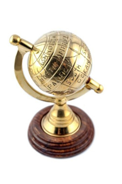 Globus metalowy na drewnianej podstawie A, wym.8.5x6.5x13cm