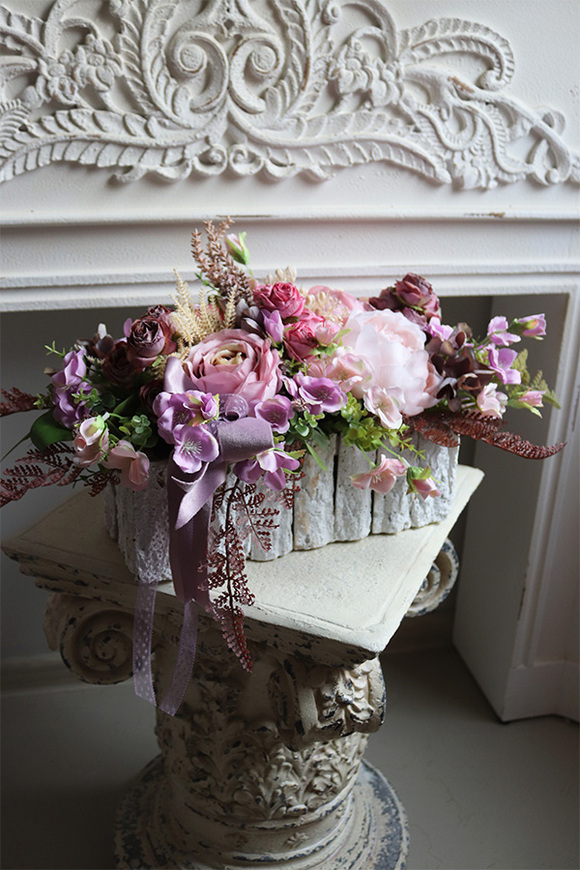 Meggy Flowers, kompozycja kwiatowa w skrzynce