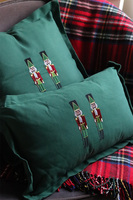 Xmas Nutcrackers, świąteczna poduszka, zielona