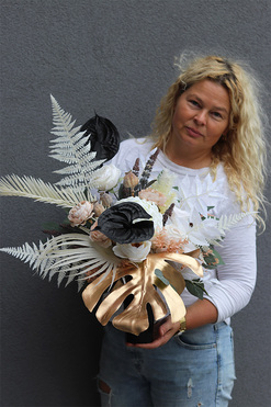 Premium Delight, nowoczesny bukiet nagrobny we wkładzie, dł.55cm