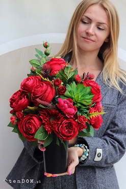 Czerwona Opowieść, bukiet nagrobny z różami, dł.45cm