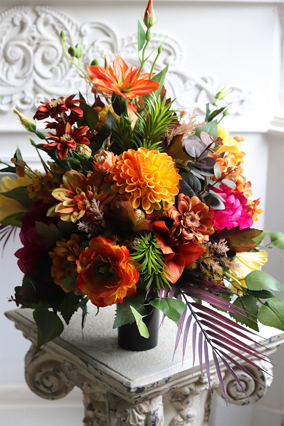 Moretia, czterostronny bukiet nagrobny we wkładzie do wazonu