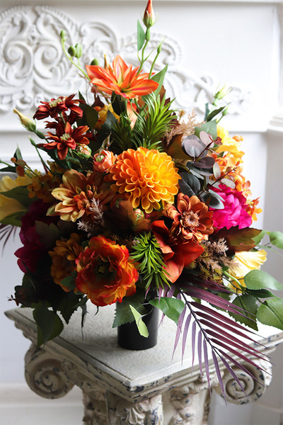 Moretia, czterostronny bukiet nagrobny we wkładzie do wazonu