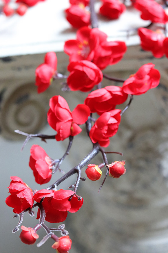 Sakura, sztuczne kwiaty na gałązce, wiśnia czerwona