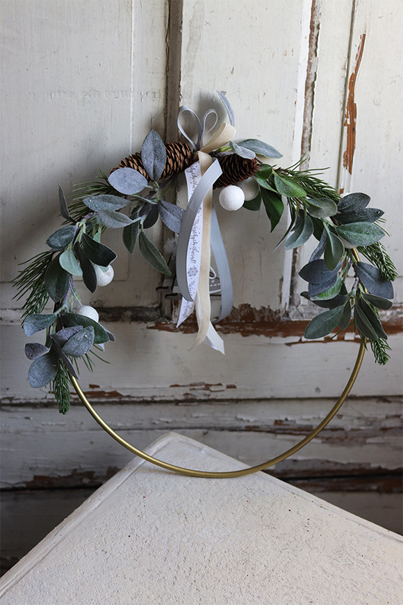 Simple House, wianek zimowy na obręczy, śr.37cm 