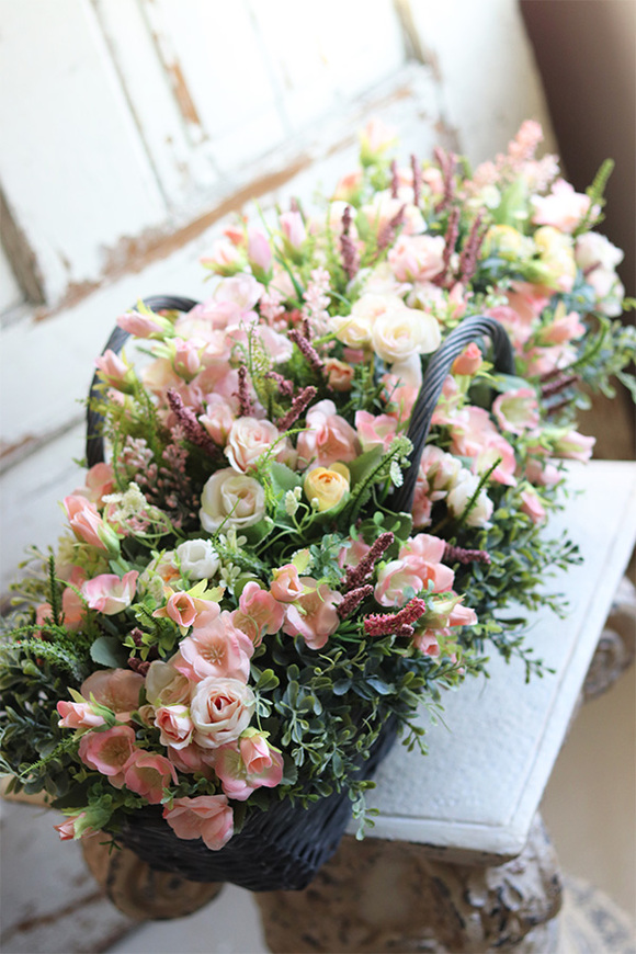 bogaty kosz z różowymi kwiatami, Leokadino, wym. 30x62cm 