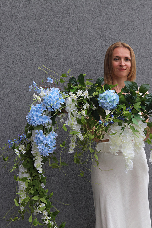 elegancka girlanda z białymi i niebieskimi kwiatami, Blue Romance