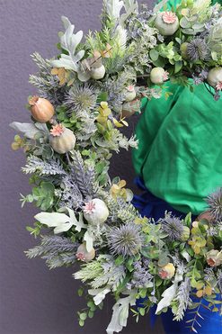 Makówki, zielony wianek na drzwi, rozp.52cm