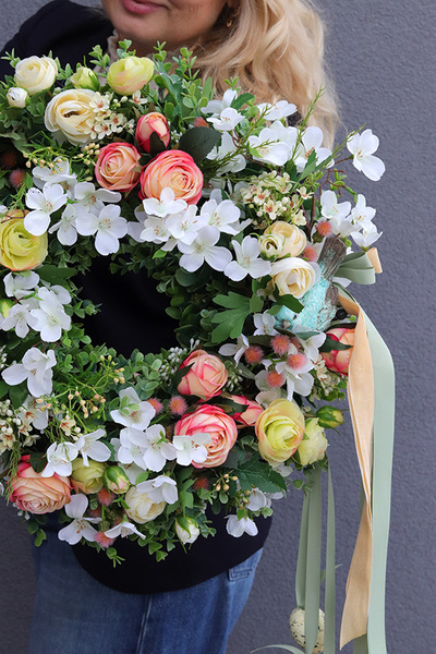 Klotylda, wielkanocny wianek na drzwi z jajkami