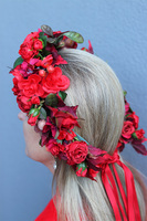 Jasmina Red, czerwony wianek na głowę ze sztucznych kwiatów
