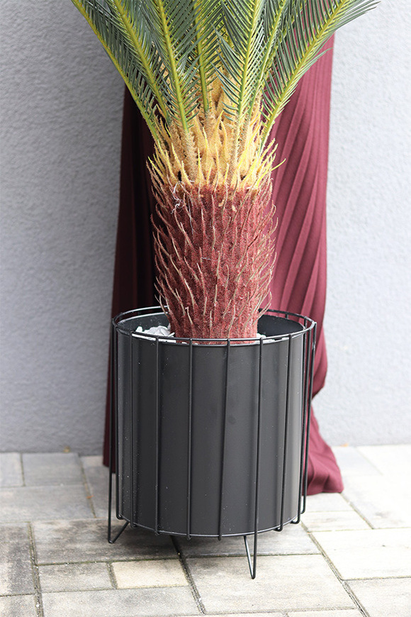Cykas Grande Black, sztuczna roślina w ozdobnej donicy