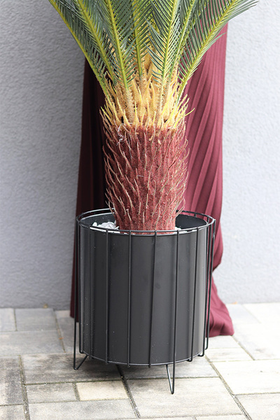 Cykas Grande Black, sztuczna roślina w ozdobnej donicy