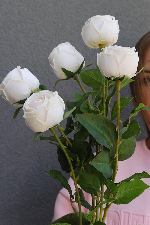 New Design Roses Ecru, nowoczesny bukiet nagrobny we wkładzie