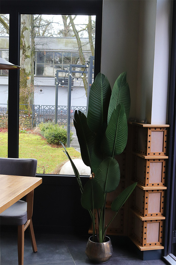 Bananowiec Simple Gold, sztuczna roślina w donicy