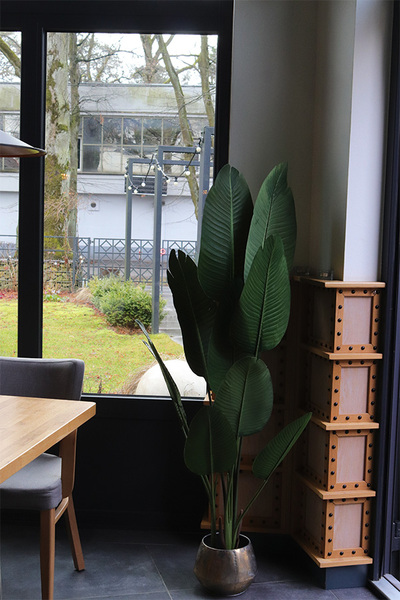 Bananowiec Simple Gold, sztuczna roślina w donicy