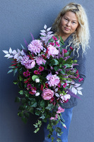 Nerute, kompozycja nagrobna w misie