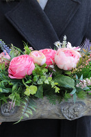 Urenissa, kompozycja kwiatowa w konarze