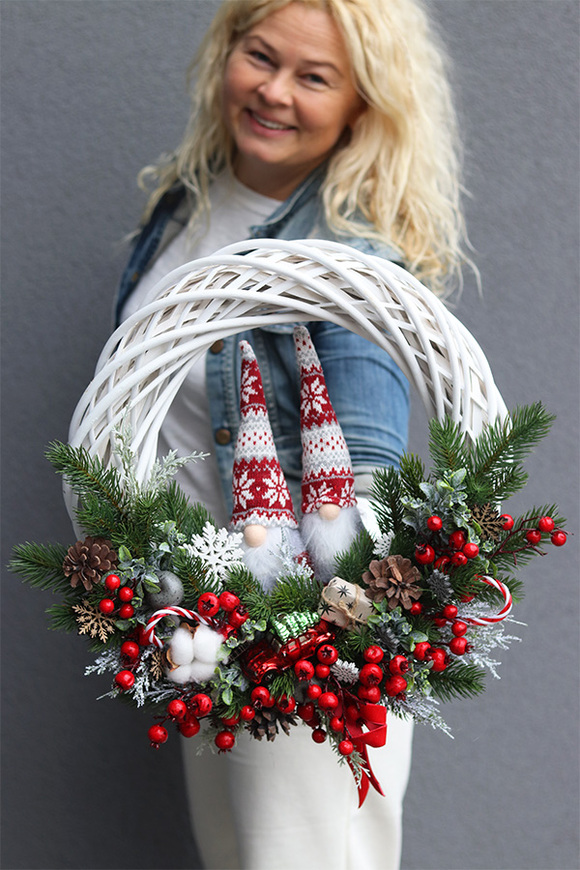 Skrzaty Zimowe, bożonarodzeniowy wianek na drzwi