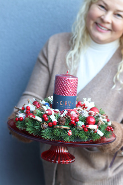 Red Winter, stroik ze świecą na szklanej paterze, wym.28x32.5cm