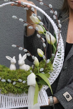 Aurelia Rabbita, wiosenna dekoracja kwiatowa, wym.50x44x17cm