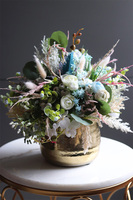 Blue Delicate, kompozycja w złotym naczyniu