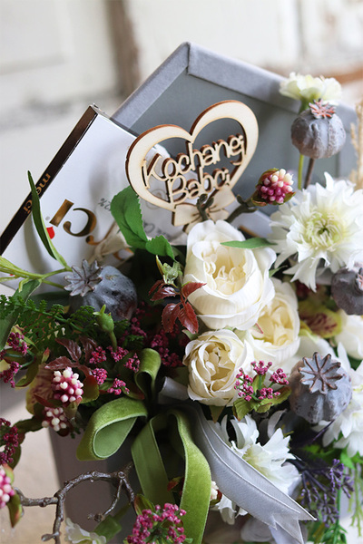 bardzo urocza koperta / flowerbox z czekoladkami, Rejoli Chocolates, wym.30x35cm  